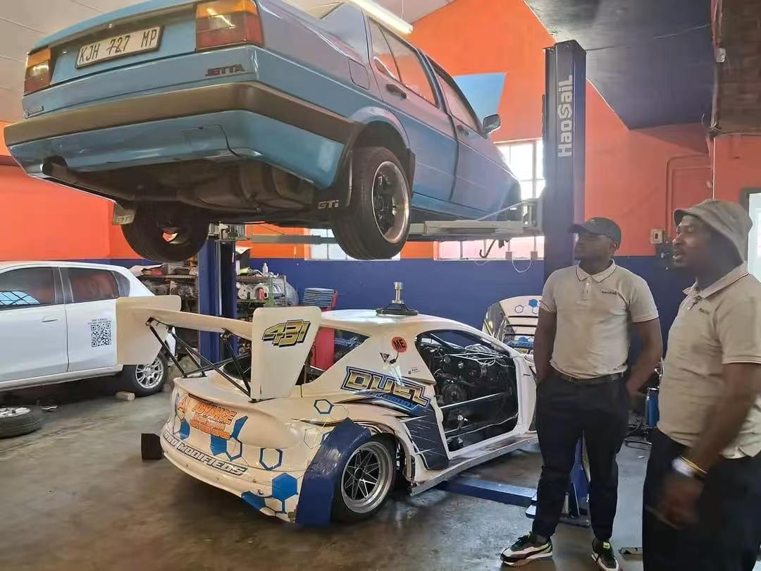 HAOSAIL's popular 2 Post Lift has won high praise from numerous customers!